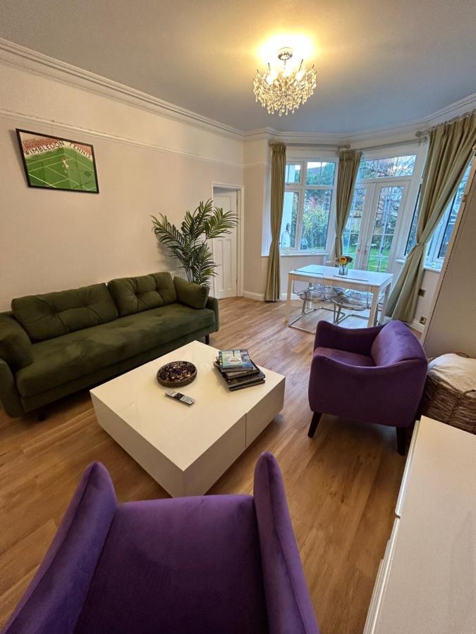 לונדון Lovely Garden Apartment In Wimbledon Town Centre With Private Parking By Wimbledon Holiday Lets מראה חיצוני תמונה