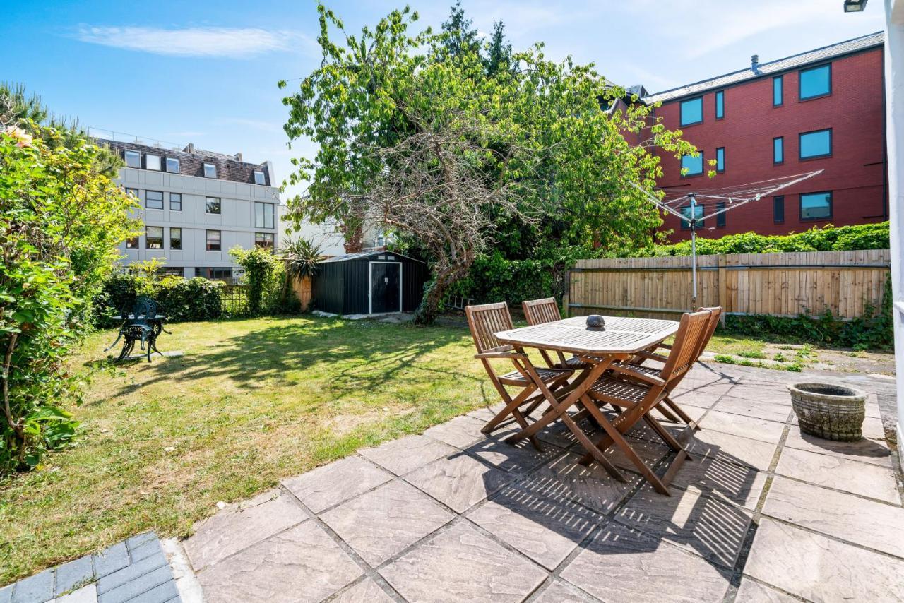 לונדון Lovely Garden Apartment In Wimbledon Town Centre With Private Parking By Wimbledon Holiday Lets מראה חיצוני תמונה