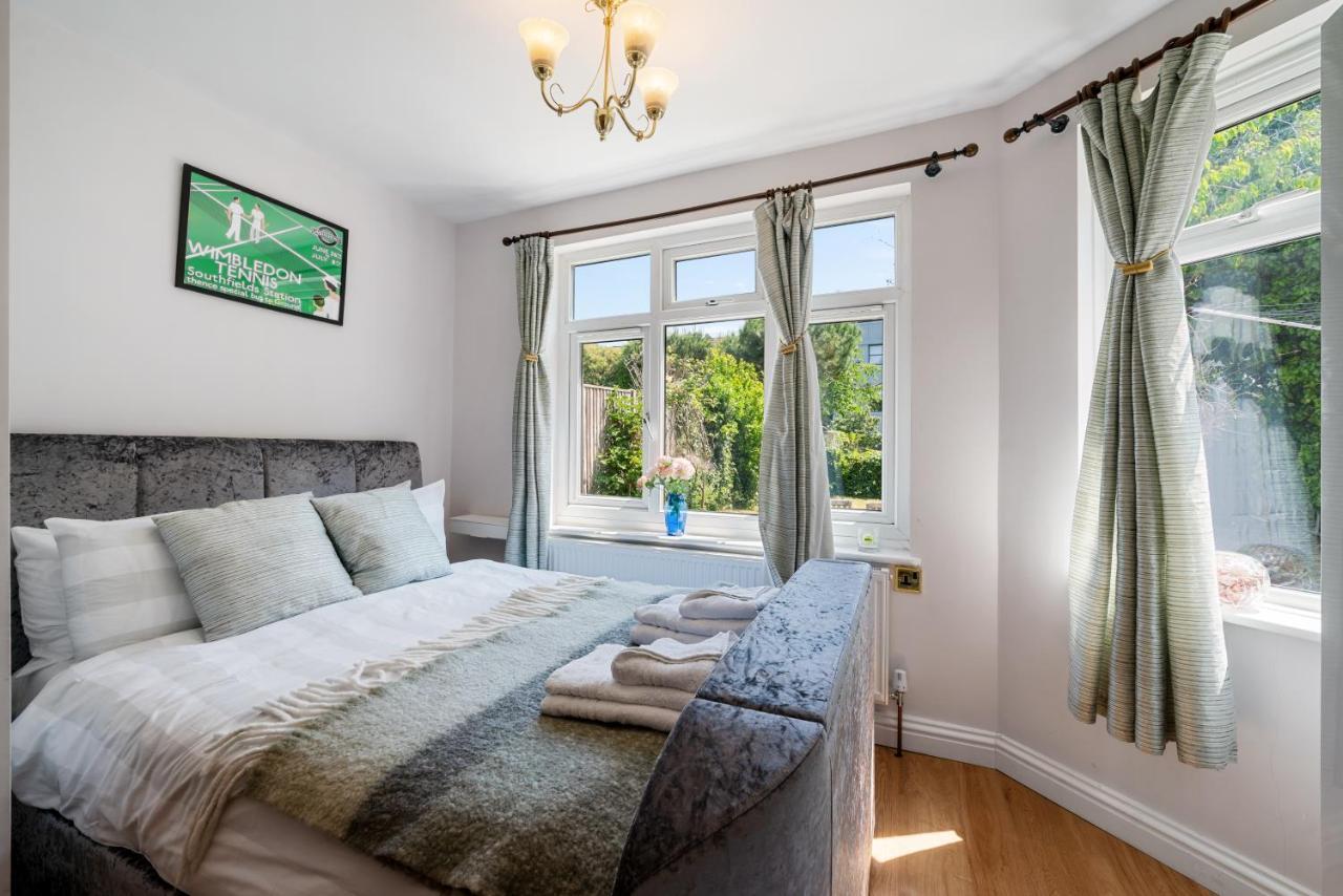 לונדון Lovely Garden Apartment In Wimbledon Town Centre With Private Parking By Wimbledon Holiday Lets מראה חיצוני תמונה