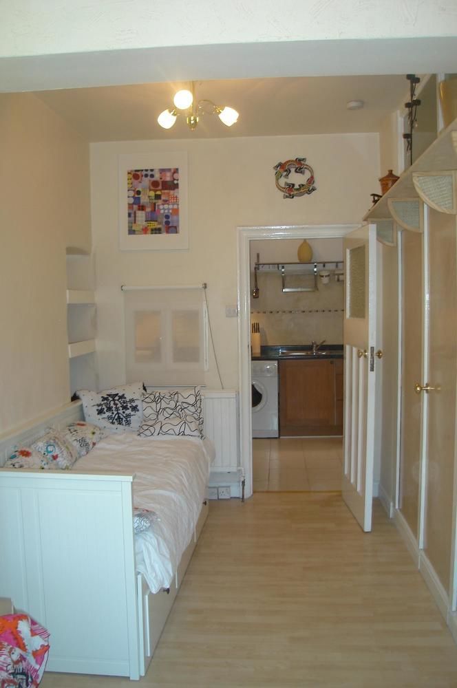 לונדון Lovely Garden Apartment In Wimbledon Town Centre With Private Parking By Wimbledon Holiday Lets מראה חיצוני תמונה