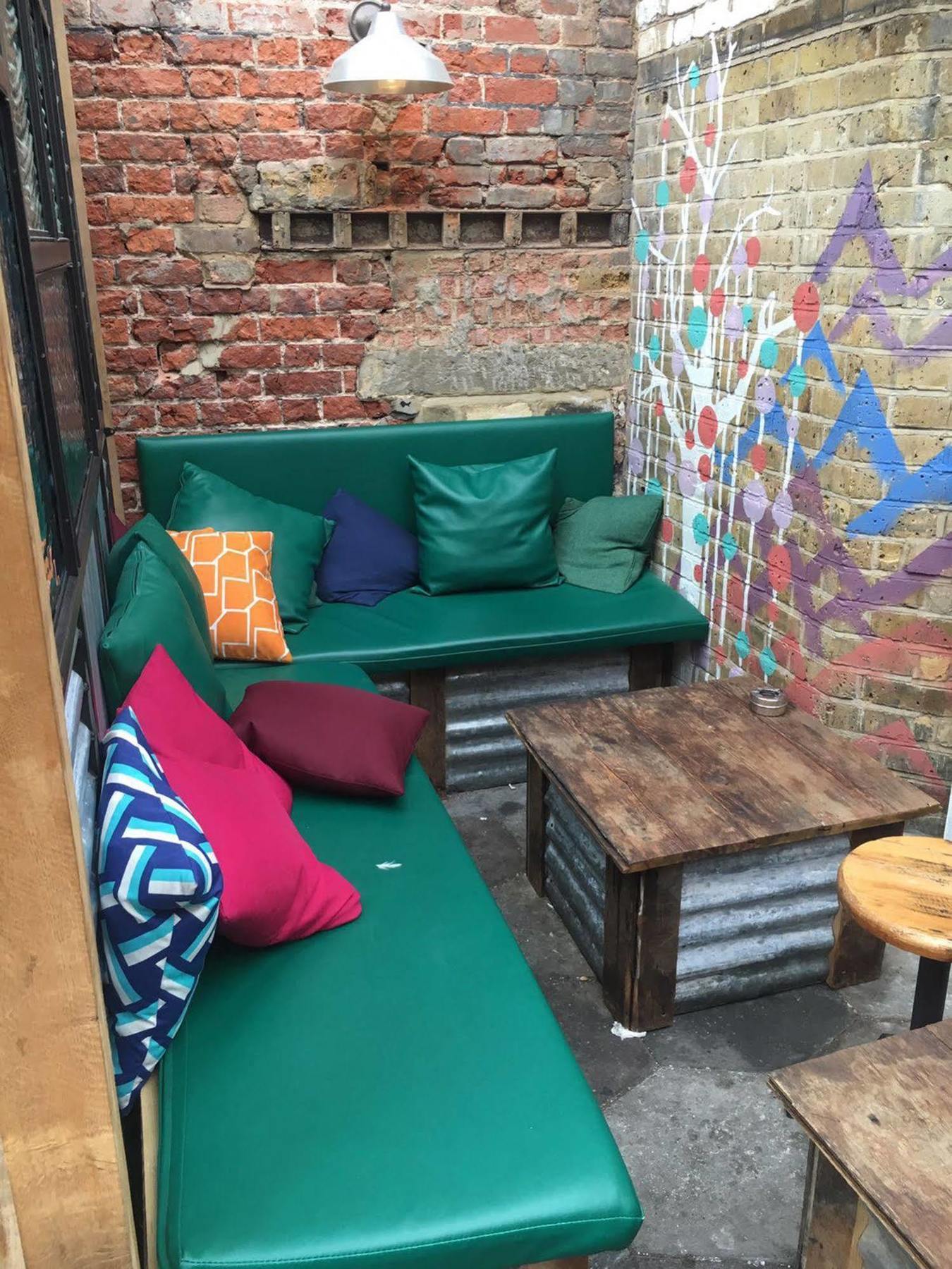 לונדון Lovely Garden Apartment In Wimbledon Town Centre With Private Parking By Wimbledon Holiday Lets מראה חיצוני תמונה
