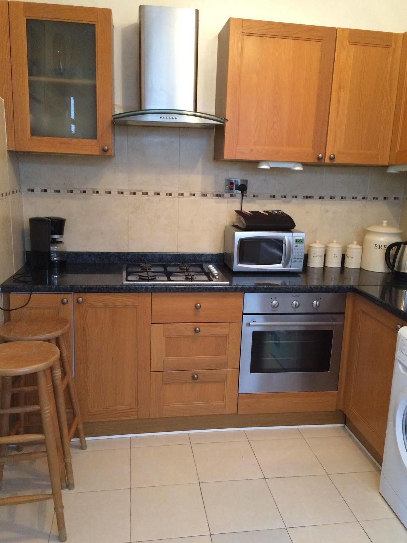 לונדון Lovely Garden Apartment In Wimbledon Town Centre With Private Parking By Wimbledon Holiday Lets מראה חיצוני תמונה