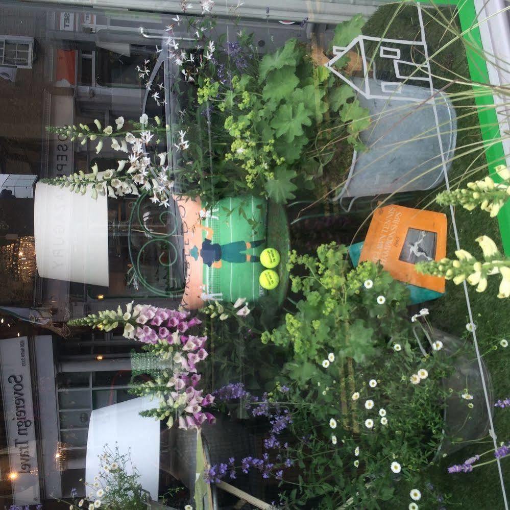 לונדון Lovely Garden Apartment In Wimbledon Town Centre With Private Parking By Wimbledon Holiday Lets מראה חיצוני תמונה